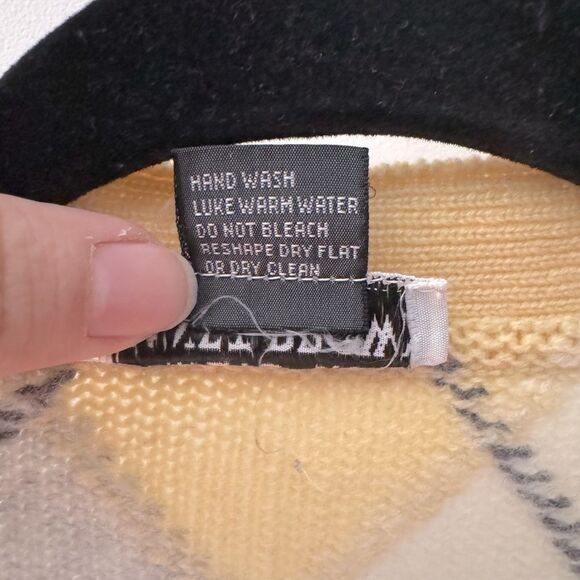 Vintage MALO by Janet Brown 100% Cashmere Yellow Argyle Button Down Vest Sz 50 - Picture 6 of 7